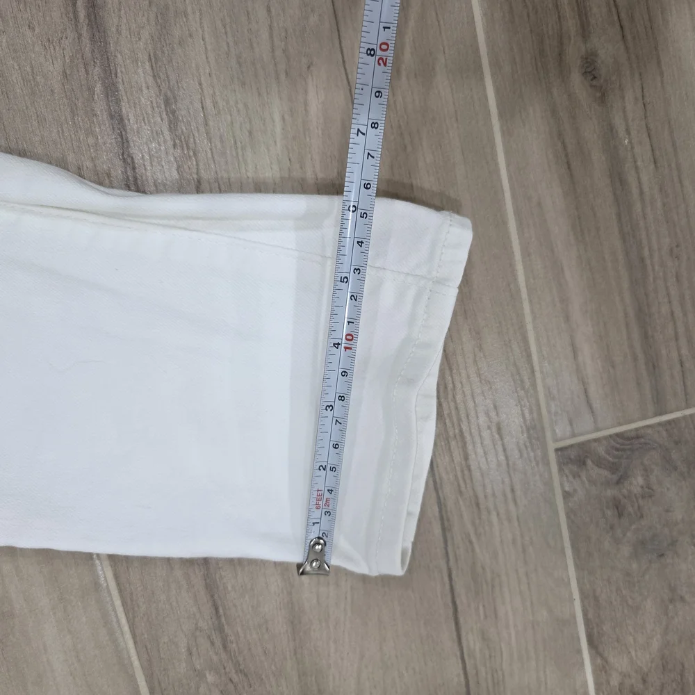 Women's White Levi's Jeans - Picture 9 of 16